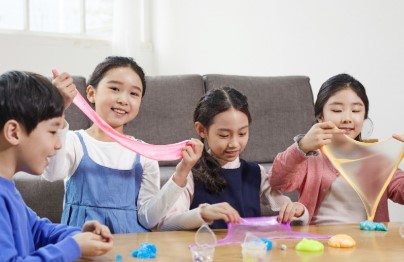 [여름정규 10주] 퀴니쿠니 원어민 영어놀이터(금) 17-19년생(혼자반)
